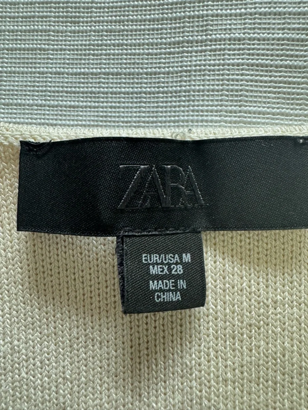 Zara Ivory V-Neck Sleeveless Knit Top with Gold Buttons Medium - Picture 4 of 7